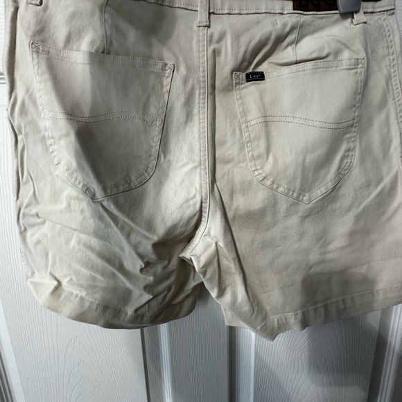 Lee Women's Shorts in Cream - Picture 5 of 8